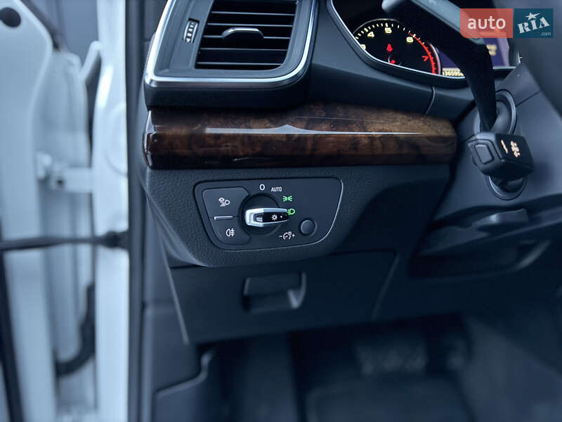 Внедорожник / Кроссовер Audi Q5 2017 в Луцке