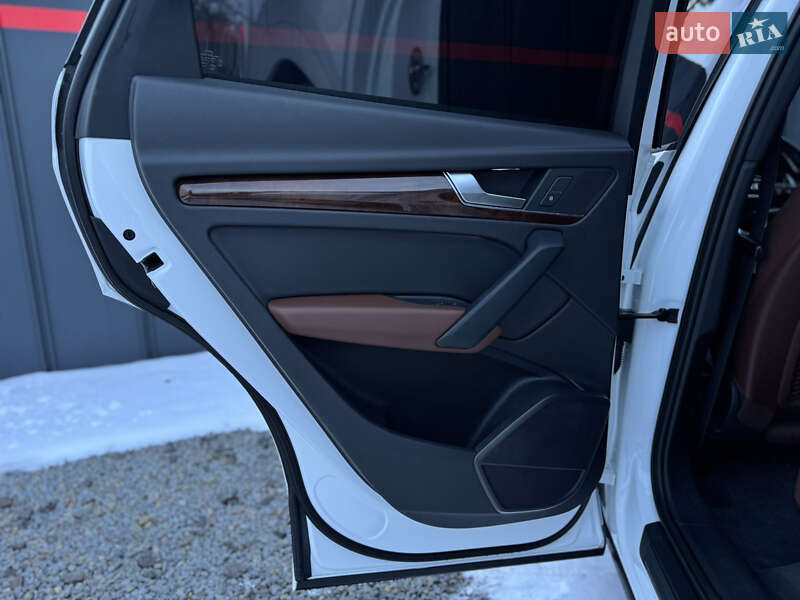 Внедорожник / Кроссовер Audi Q5 2017 в Луцке