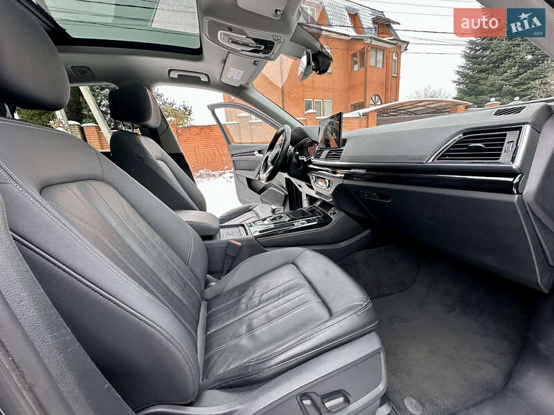 Внедорожник / Кроссовер Audi Q5 2021 в Киеве