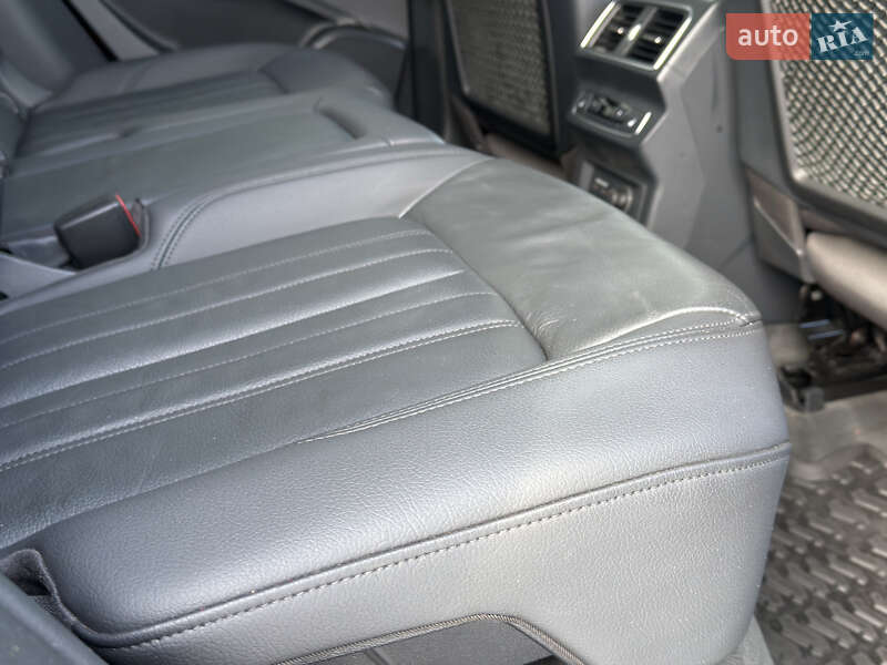 Внедорожник / Кроссовер Audi Q5 2019 в Житомире