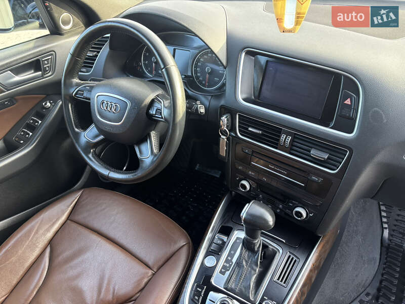 Позашляховик / Кросовер Audi Q5 2016 в Косові