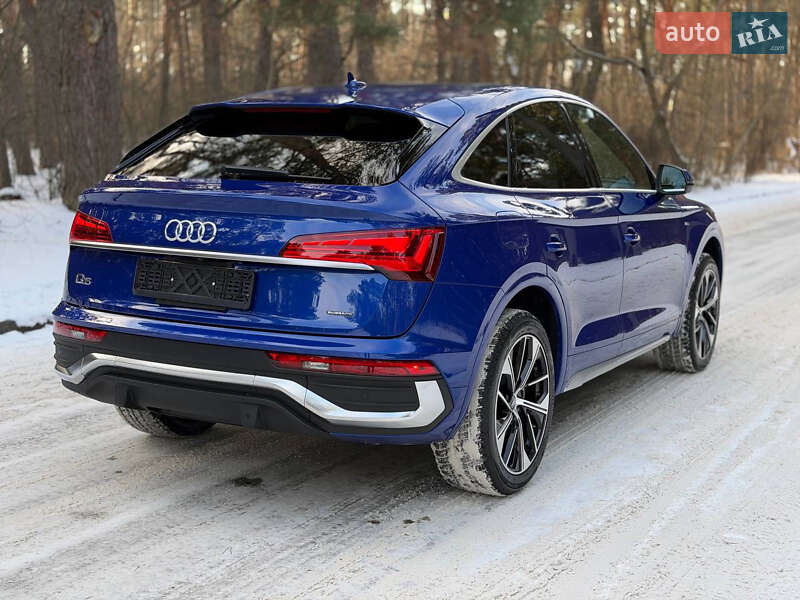 Внедорожник / Кроссовер Audi Q5 2021 в Киеве
