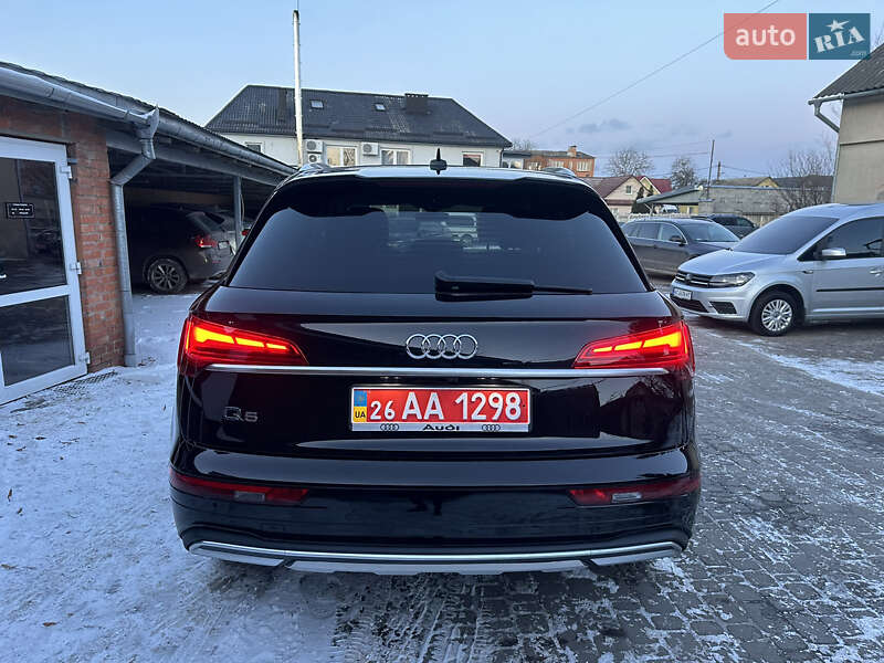 Позашляховик / Кросовер Audi Q5 2021 в Володимирі