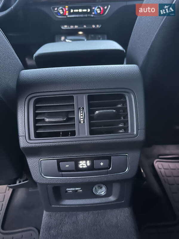 Позашляховик / Кросовер Audi Q5 2021 в Володимирі