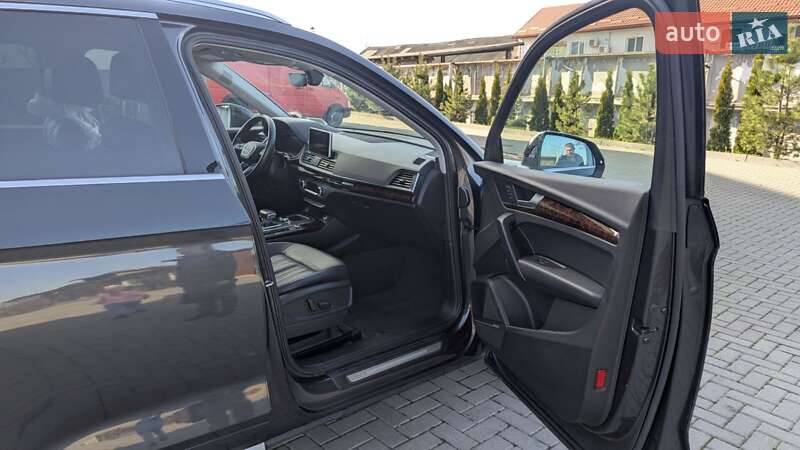 Внедорожник / Кроссовер Audi Q5 2017 в Золочеве