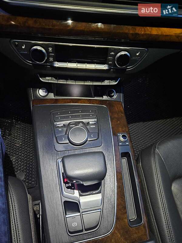 Внедорожник / Кроссовер Audi Q5 2020 в Ивано-Франковске