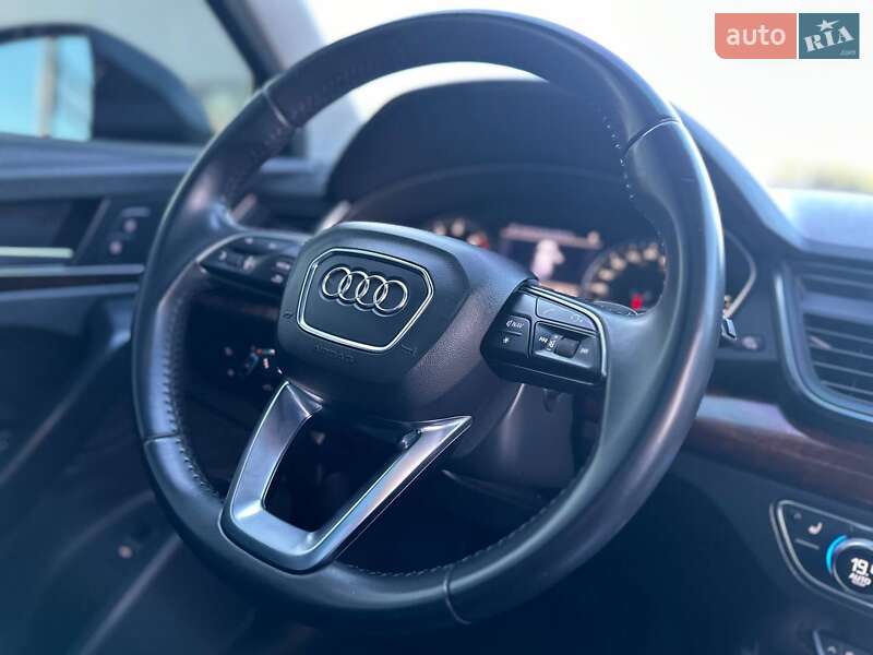 Внедорожник / Кроссовер Audi Q5 2017 в Солонке