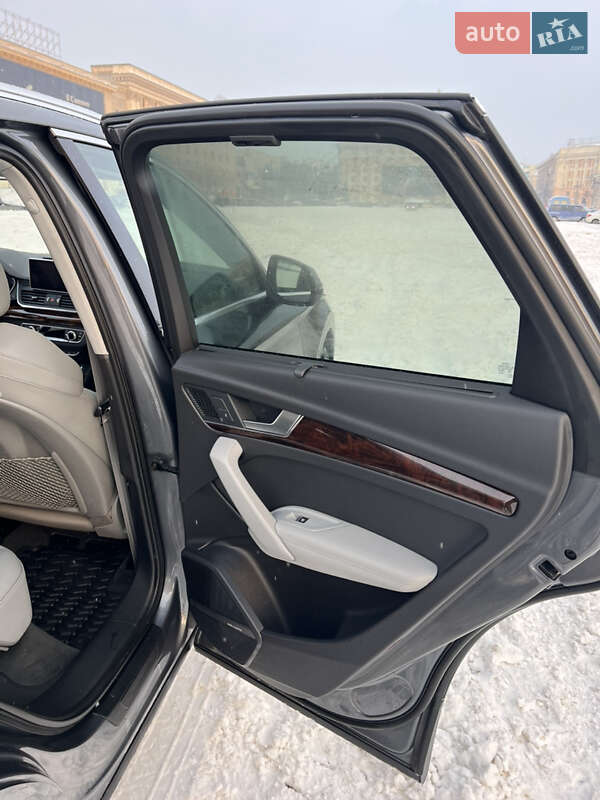 Внедорожник / Кроссовер Audi Q5 2017 в Дергачах