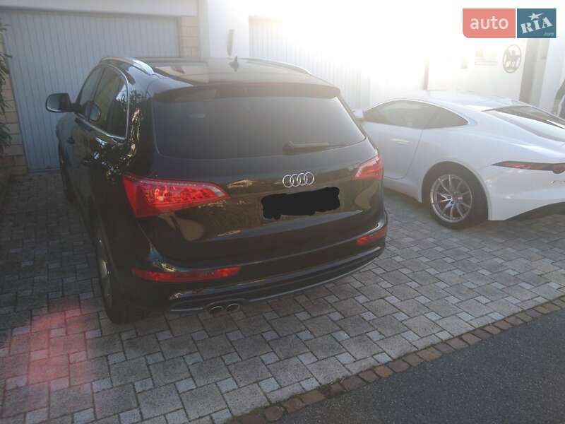 Внедорожник / Кроссовер Audi Q5 2012 в Стоянке