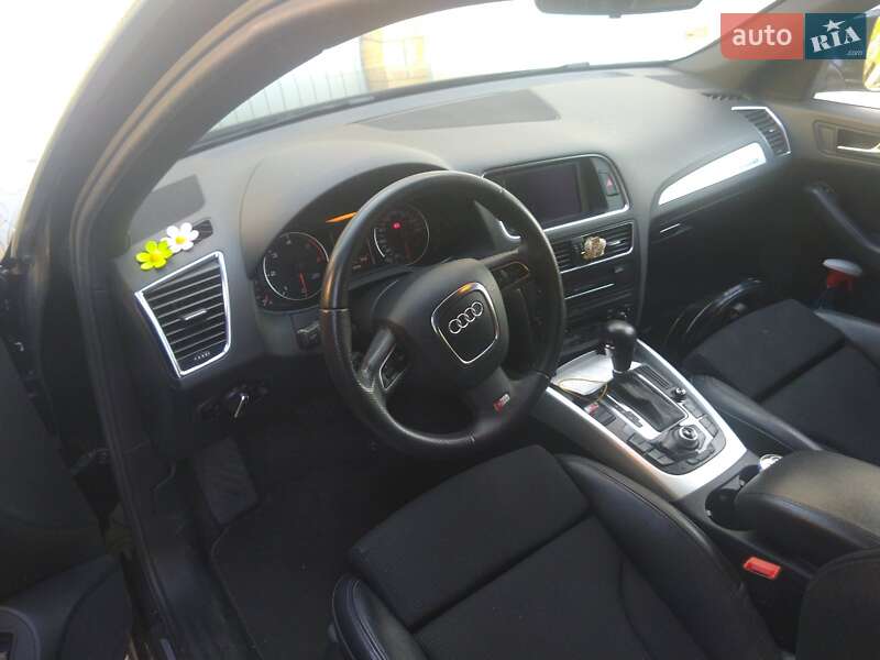 Внедорожник / Кроссовер Audi Q5 2012 в Стоянке
