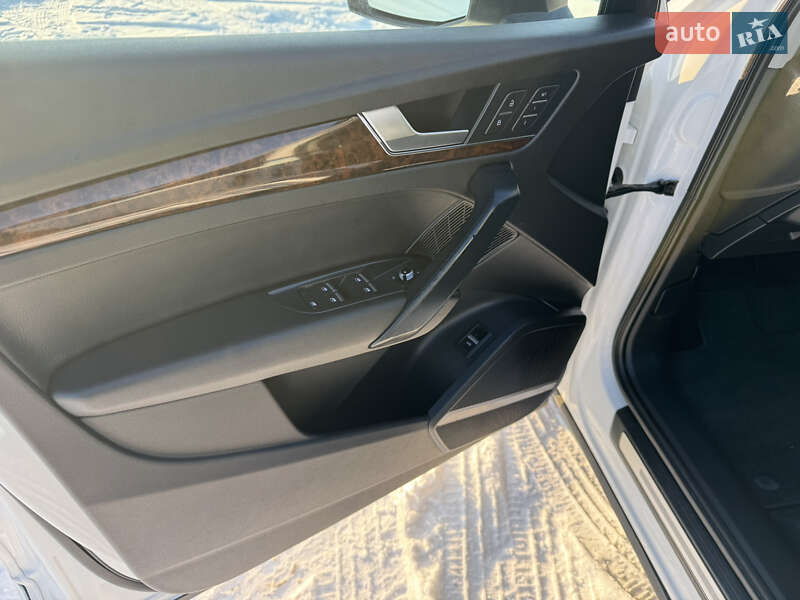 Внедорожник / Кроссовер Audi Q5 2018 в Луцке