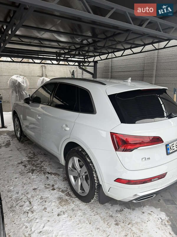 Внедорожник / Кроссовер Audi Q5 2021 в Днепре