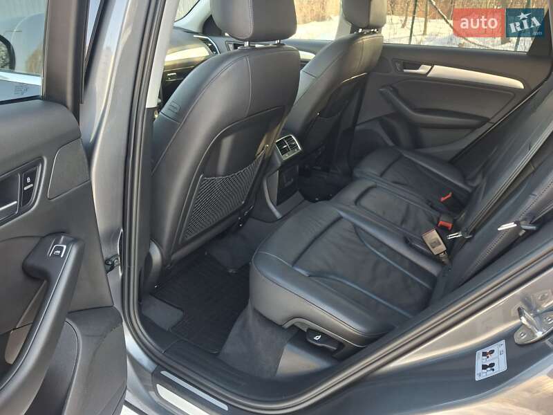 Внедорожник / Кроссовер Audi Q5 2014 в Каменец-Подольском