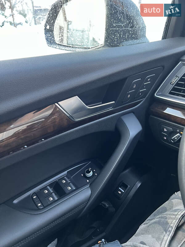 Внедорожник / Кроссовер Audi Q5 2020 в Хусте