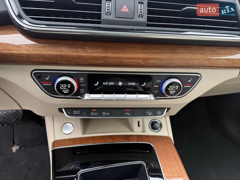 Внедорожник / Кроссовер Audi Q5 2021 в Киеве