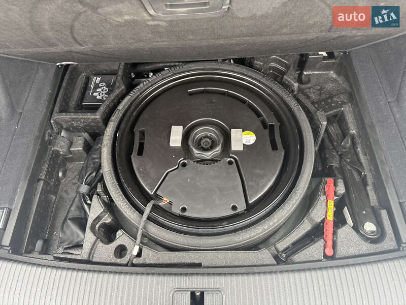 Внедорожник / Кроссовер Audi Q5 2021 в Киеве