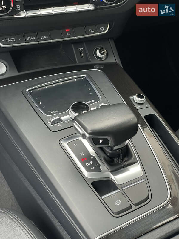 Позашляховик / Кросовер Audi Q5 2018 в Стрию