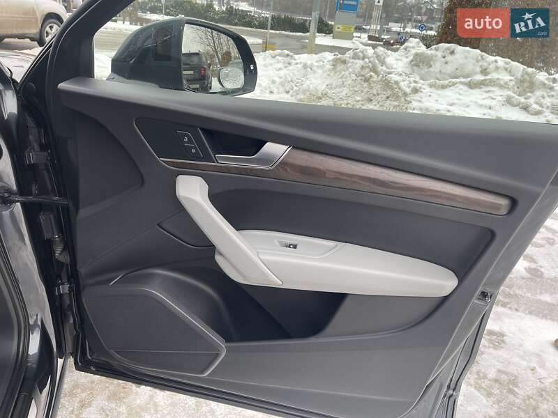 Внедорожник / Кроссовер Audi Q5 2017 в Киеве