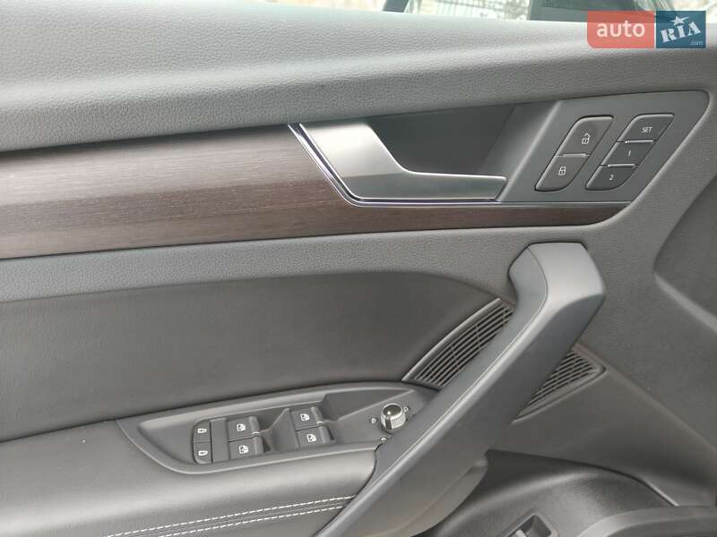 Позашляховик / Кросовер Audi Q5 2022 в Рівному