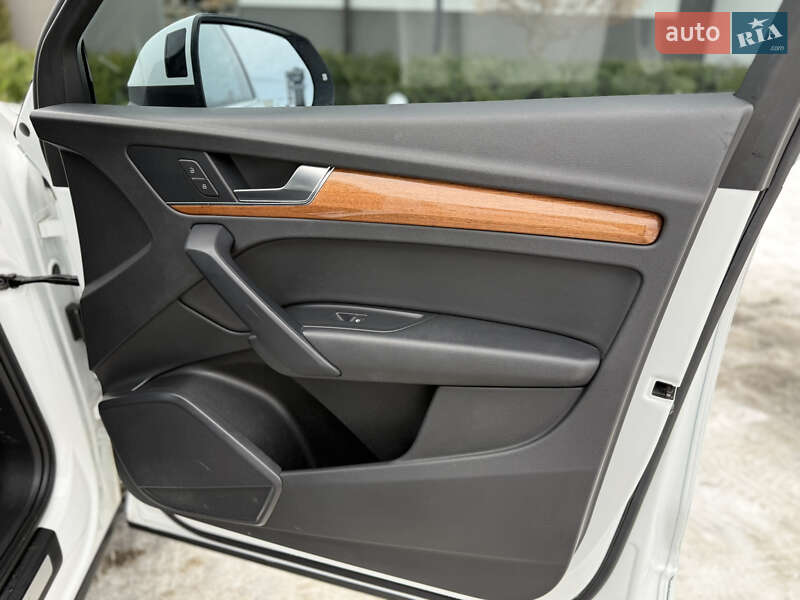 Позашляховик / Кросовер Audi Q5 2020 в Стрию