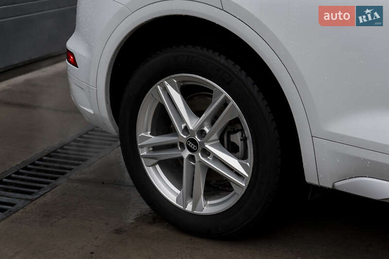 Внедорожник / Кроссовер Audi Q5 2021 в Ужгороде