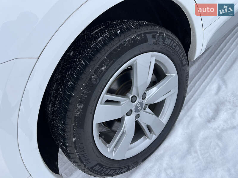 Позашляховик / Кросовер Audi Q5 2018 в Львові