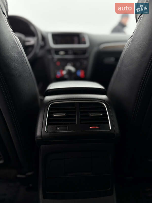 Внедорожник / Кроссовер Audi Q5 2010 в Шептицькому
