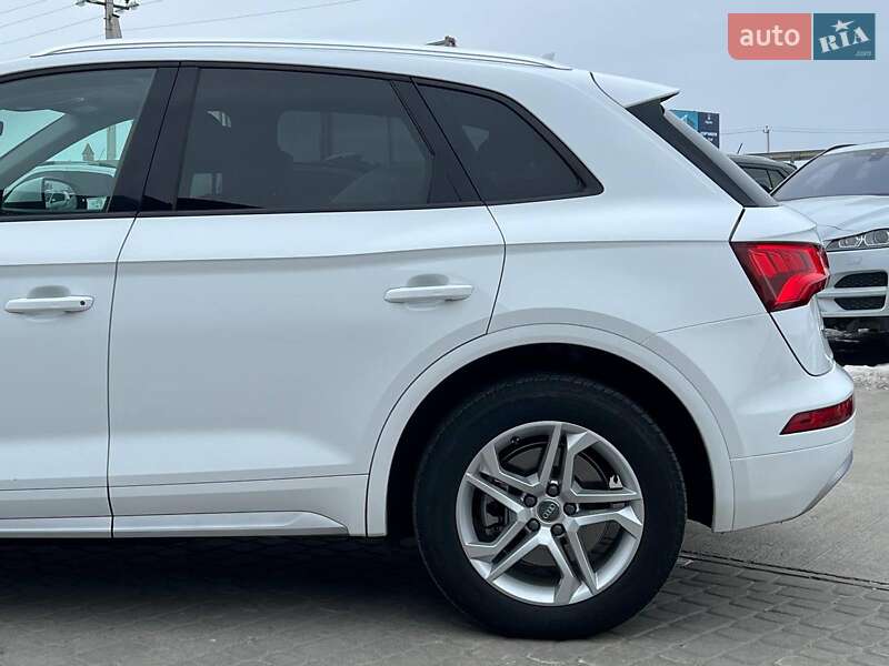 Позашляховик / Кросовер Audi Q5 2017 в Львові