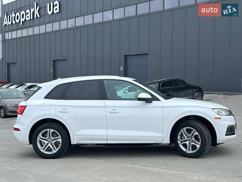 Позашляховик / Кросовер Audi Q5 2017 в Львові