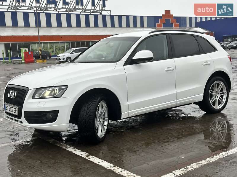 Внедорожник / Кроссовер Audi Q5 2011 в Черновцах