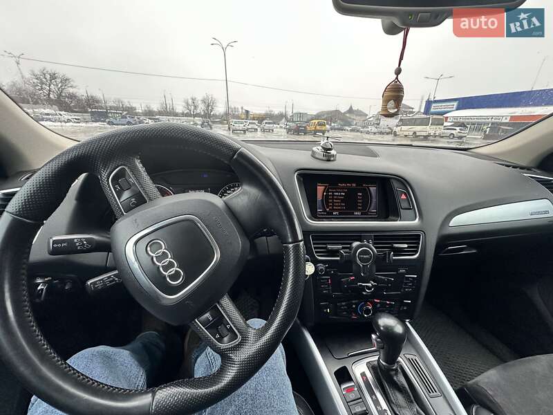 Внедорожник / Кроссовер Audi Q5 2011 в Черновцах