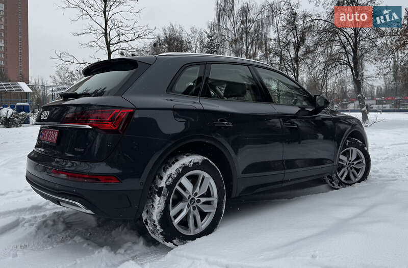 Внедорожник / Кроссовер Audi Q5 2021 в Киеве