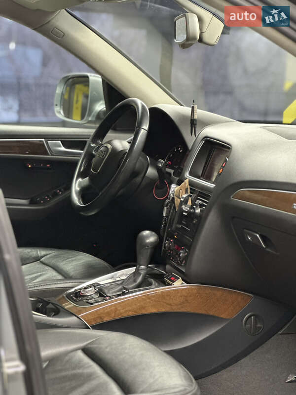 Внедорожник / Кроссовер Audi Q5 2010 в Одессе