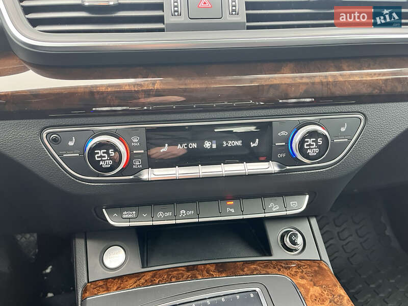 Позашляховик / Кросовер Audi Q5 2017 в Києві