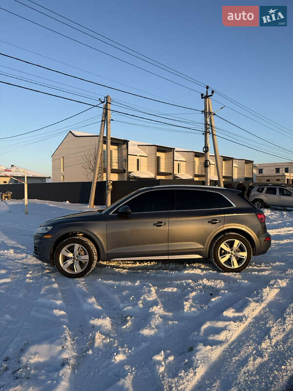 Позашляховик / Кросовер Audi Q5 2019 в Києві