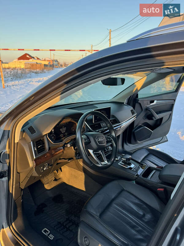 Позашляховик / Кросовер Audi Q5 2019 в Києві