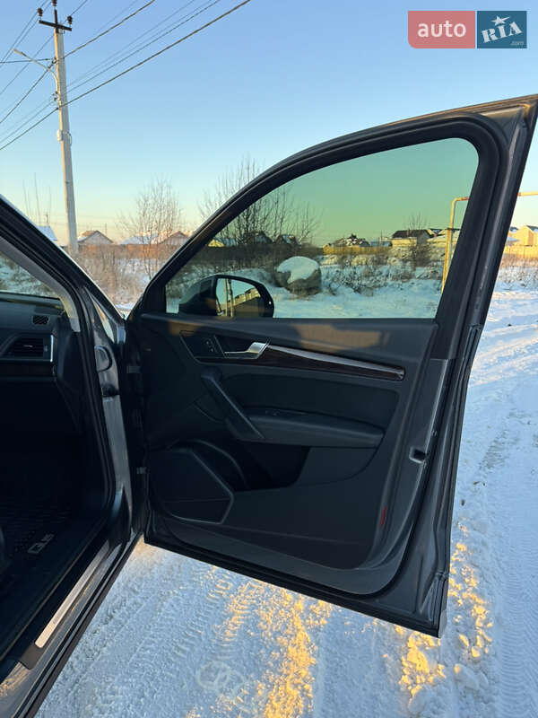 Позашляховик / Кросовер Audi Q5 2019 в Києві