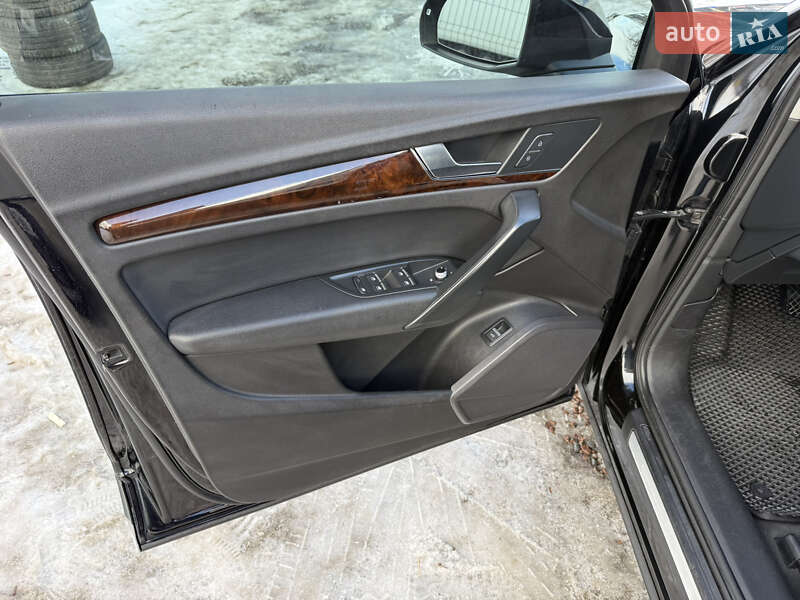 Внедорожник / Кроссовер Audi Q5 2017 в Стрые