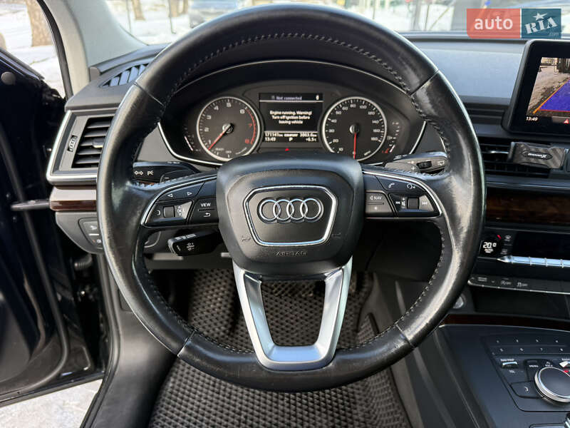 Внедорожник / Кроссовер Audi Q5 2017 в Стрые