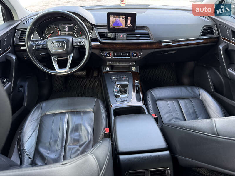 Внедорожник / Кроссовер Audi Q5 2017 в Стрые