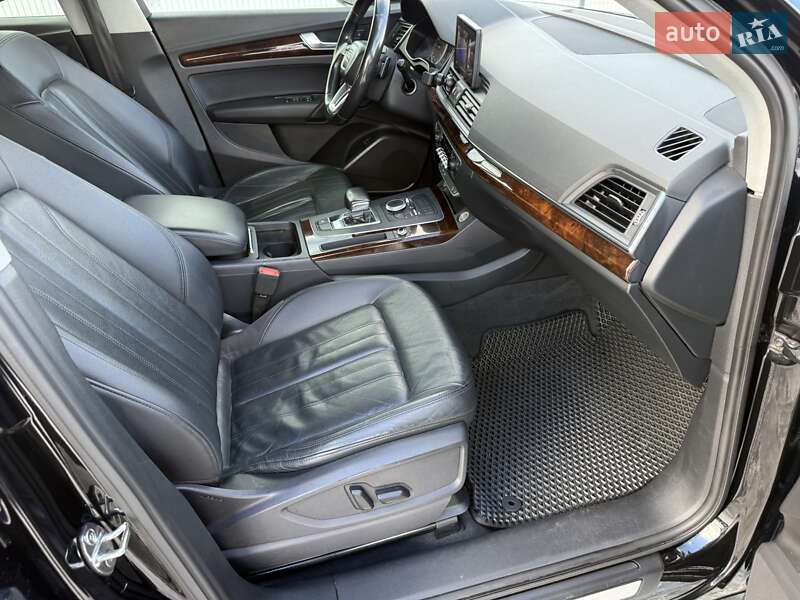 Внедорожник / Кроссовер Audi Q5 2017 в Стрые