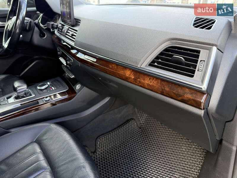 Внедорожник / Кроссовер Audi Q5 2017 в Стрые