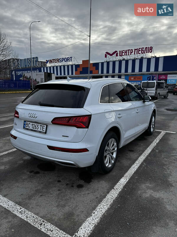 Позашляховик / Кросовер Audi Q5 2018 в Ужгороді