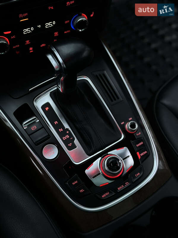 Позашляховик / Кросовер Audi Q5 2016 в Ужгороді