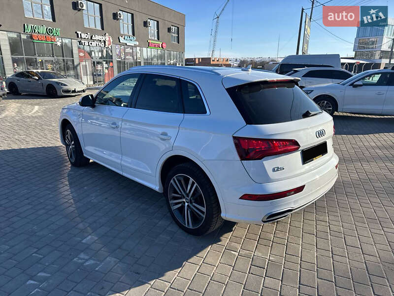 Позашляховик / Кросовер Audi Q5 2017 в Києві