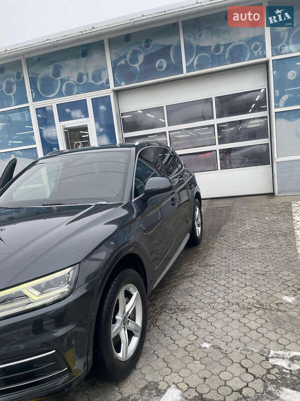 Позашляховик / Кросовер Audi Q5 2019 в Чернівцях