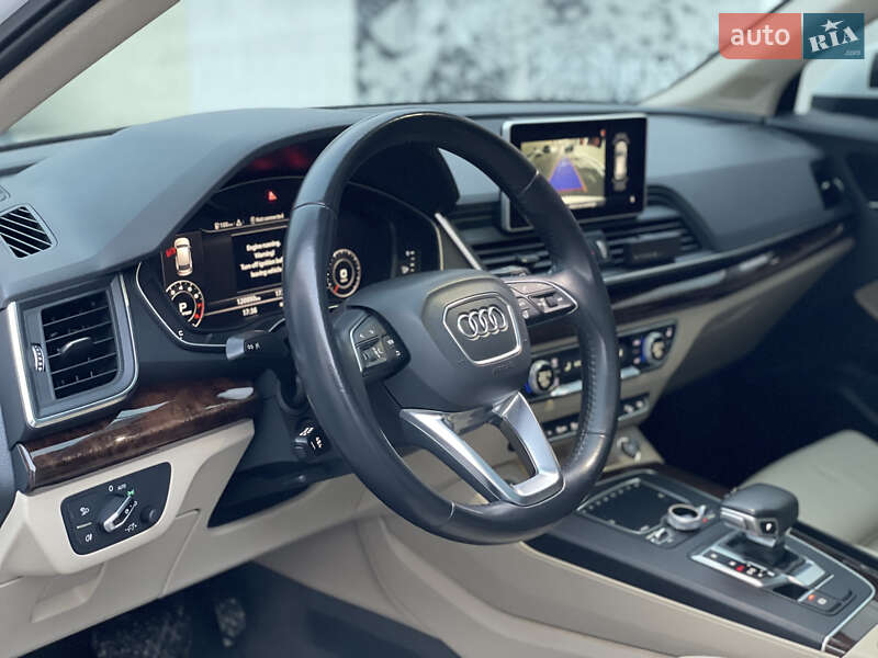 Позашляховик / Кросовер Audi Q5 2018 в Львові