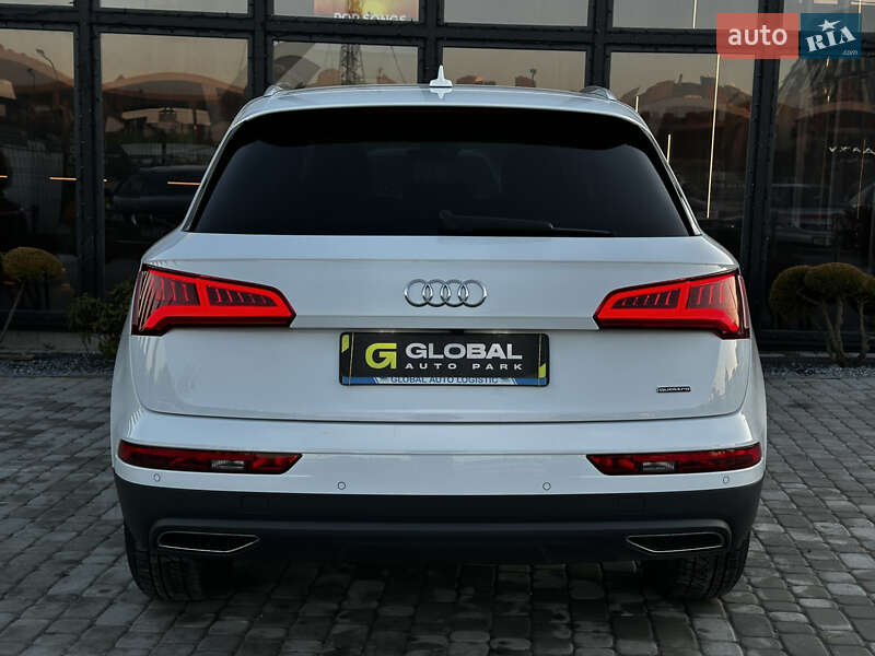 Позашляховик / Кросовер Audi Q5 2017 в Львові