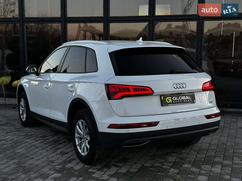Позашляховик / Кросовер Audi Q5 2017 в Львові