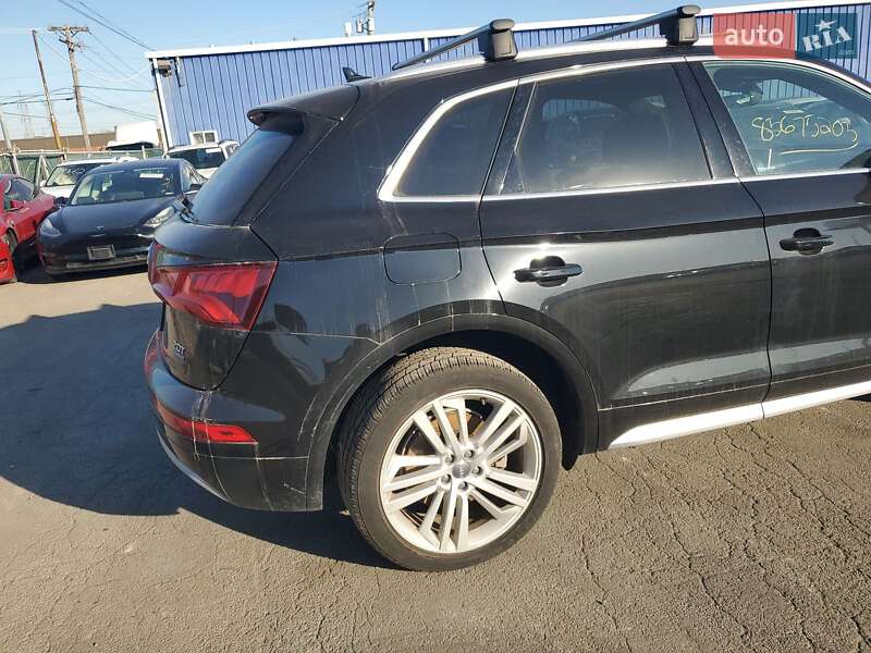 Позашляховик / Кросовер Audi Q5 2017 в Ужгороді